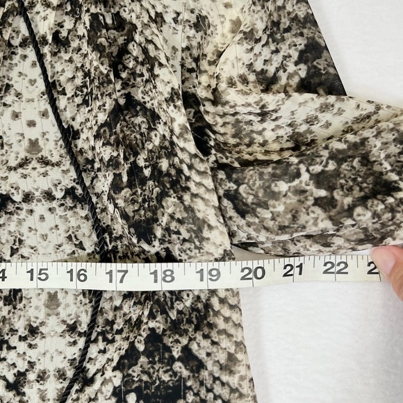 BUDDY LOVE Snakeskin Sheer Tie Tassel V Neck Bohemian Long Sleeve Blouse‎ Size M - Picture 15 of 15